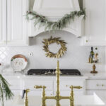 Festive Christmas Kitchen Decor Ideas and Inspiration - JENNIFER MAU
