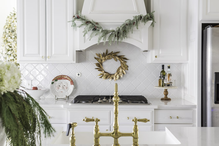 Festive Christmas Kitchen Decor Ideas and Inspiration - JENNIFER MAU