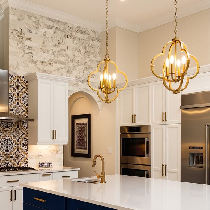 9 Kitchen Island Lighting Ideas | Family Handym