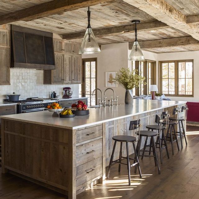 Are Kitchen Islands Really Necessary? This Debate Is Heating