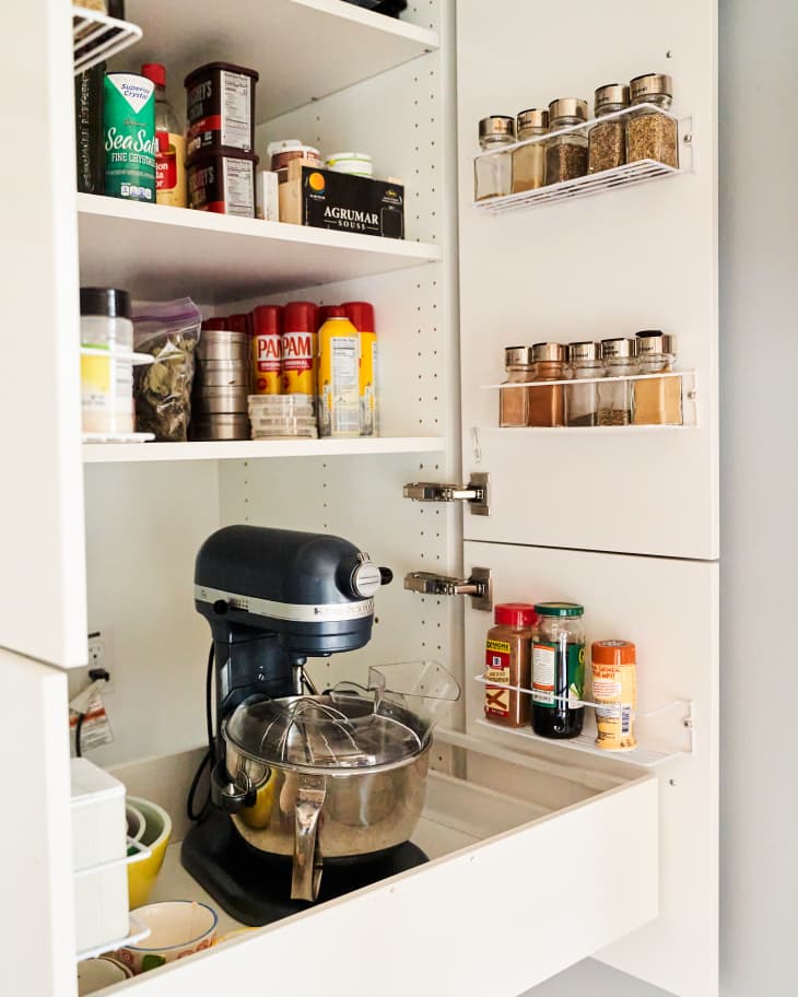 25 Brilliant Pantry Organization Ideas, Tips & Tricks | Apartment .