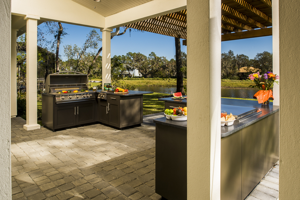 Covered Outdoor Kitchen Ideas & Desig