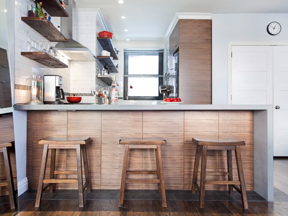 5 Small Kitchens With a Peninsula Squeeze in Space & Seats | Sweet