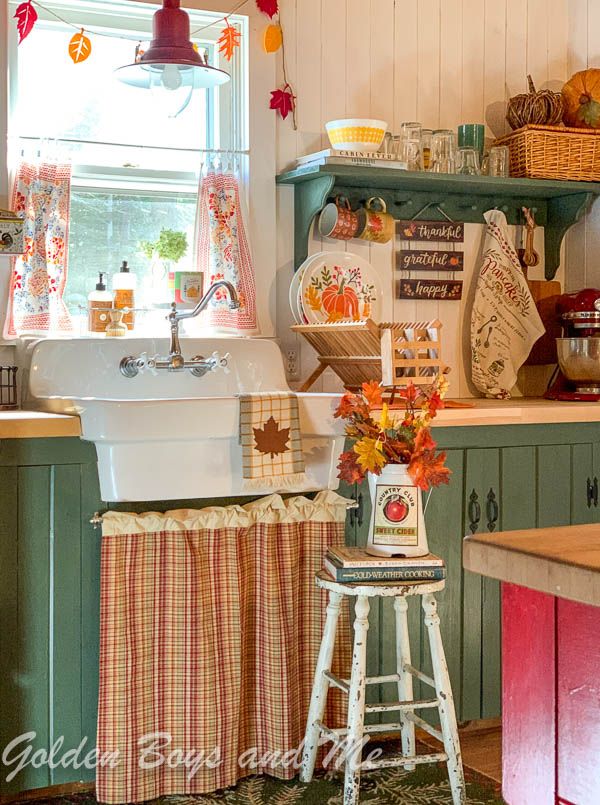 Fall at the Cabin | Vintage kitchen decor, Cabin kitchens, Vintage .