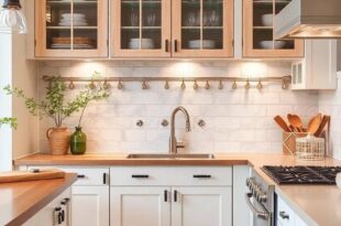 Charming Farmhouse Kitchen Cabinets: Blending Rustic Elegance with Modern Functionality